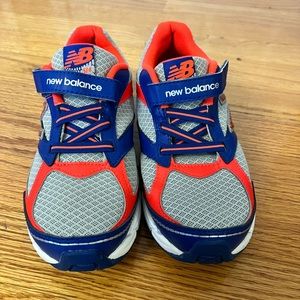 New balance sneakers size 2W